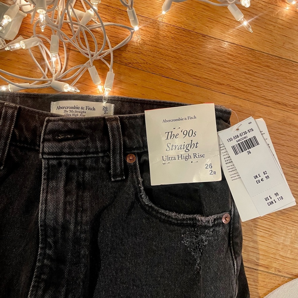 Abercrombie 90’s Straight Ultra High Rise